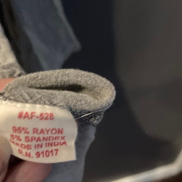 Solitaire size small gray embroidered long sleeve top Great condition - Picture 7 of 9